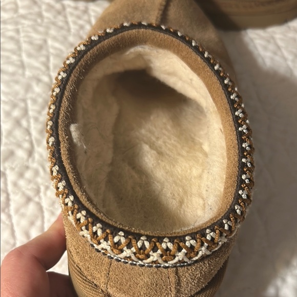 Cozy Tan Ugg Suede Slippers - Picture 4 of 6